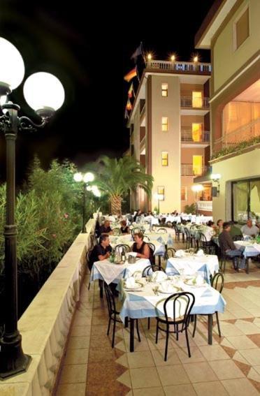 Hotel Ristorante La Siesta Pietrapaola Екстер'єр фото